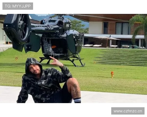 内马尔这直接开豪车进训练场？普通人这生活白羡慕哭了！