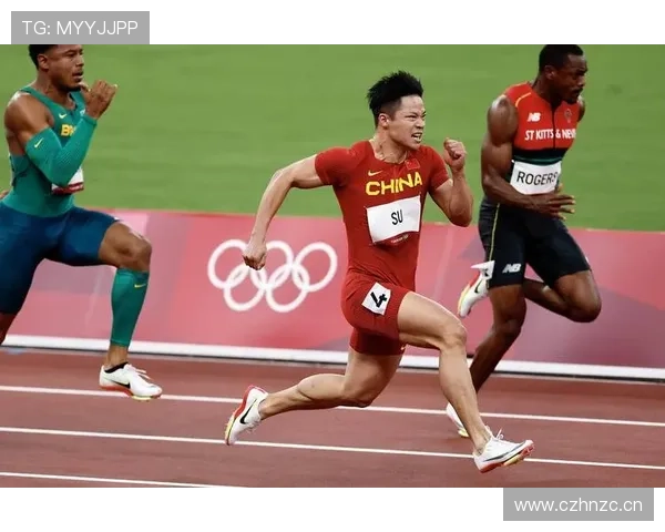 苏炳添训练间被偷拍，满脸汗水跟大明星后台一样忙乱吧？